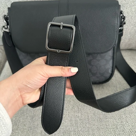 NWT Coach Warner Messenger Bag CW214